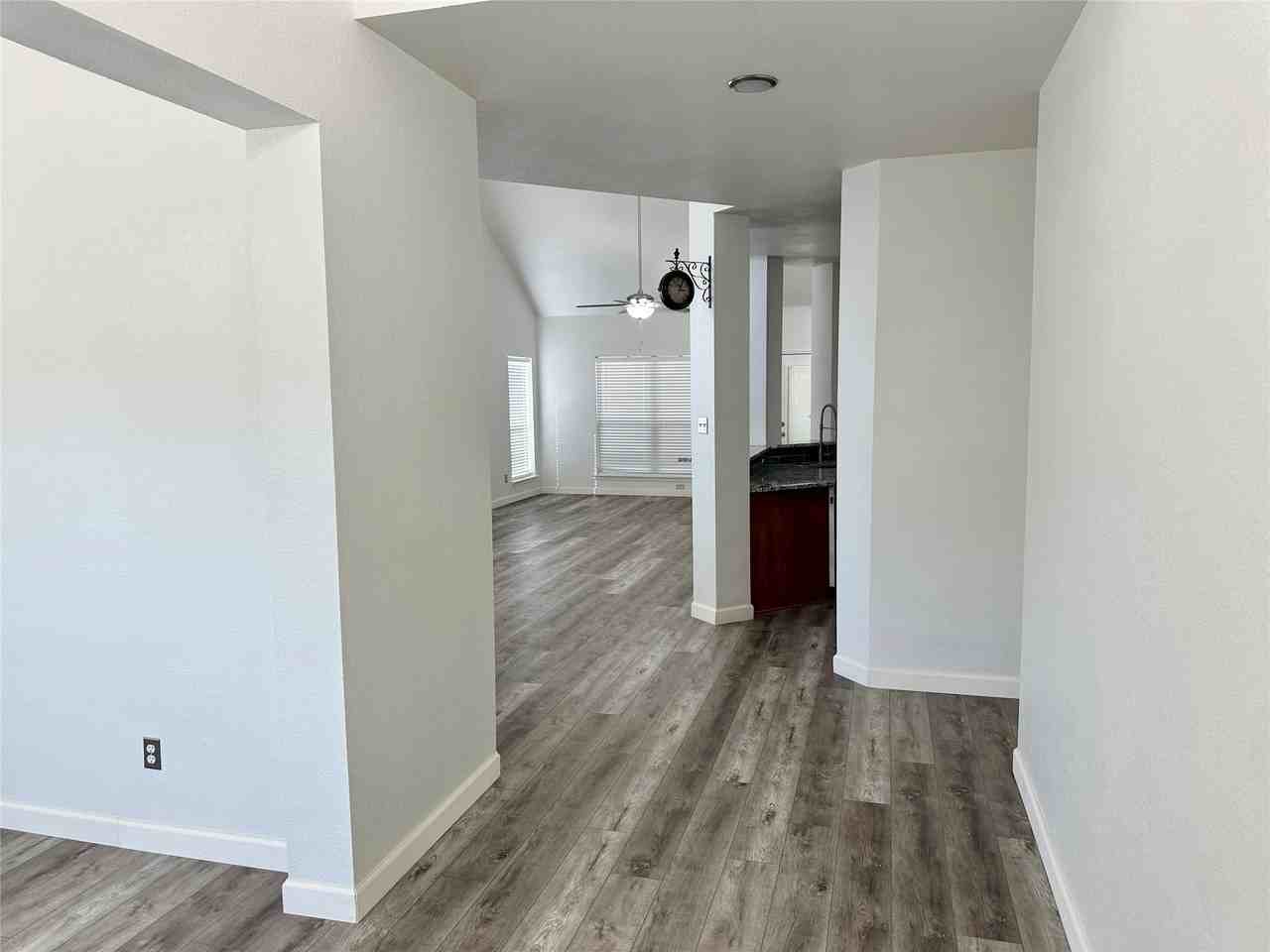 9756 Old Field Dr - Photo 5 of 25