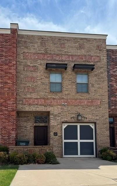 587 S Fretz Ave - Photo 2 of 20