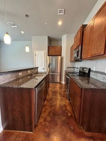 587 S Fretz Ave - Photo 5 of 20