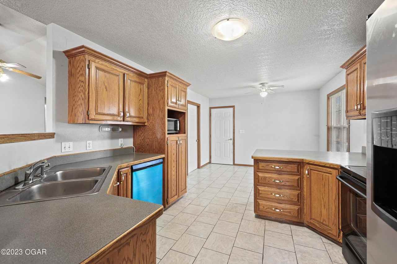 3509 Ferguson Rd - Photo 7 of 25