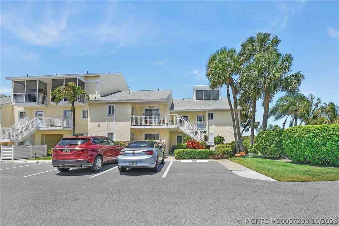 5532 Ne Gulfstream Way - Photo 3 of 50