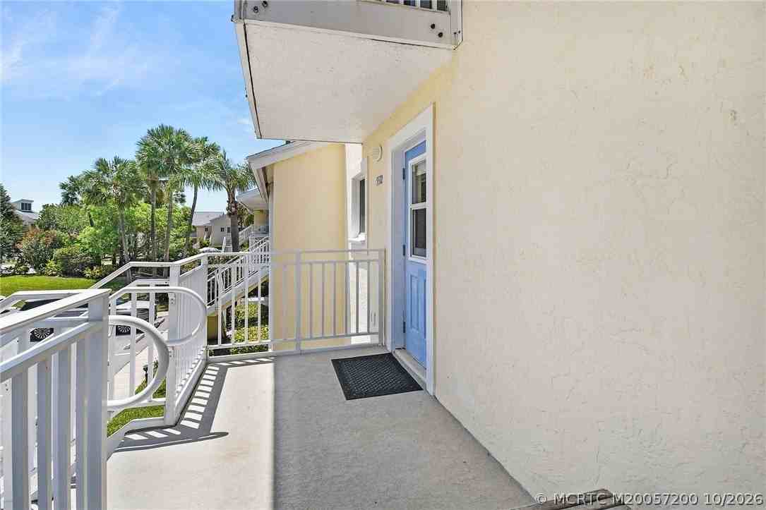 5532 Ne Gulfstream Way - Photo 4 of 50