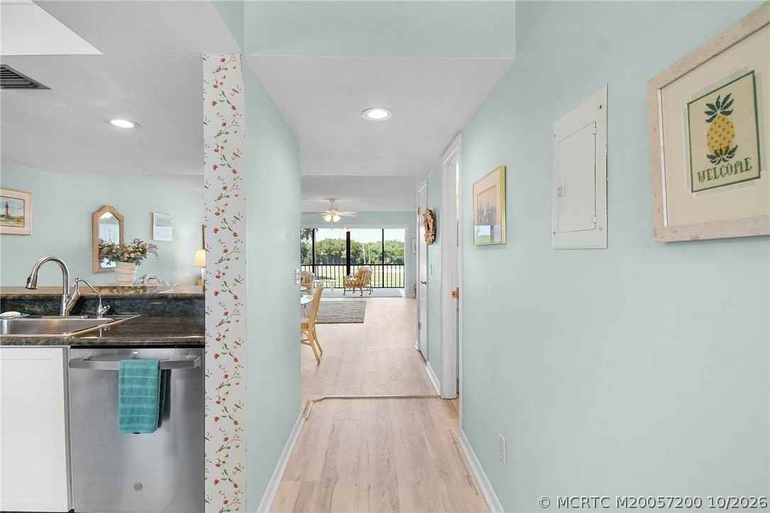 5532 Ne Gulfstream Way - Photo 7 of 50