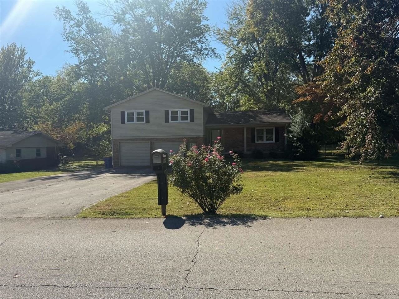 909 Ridgecrest Way - Photo 2 of 2