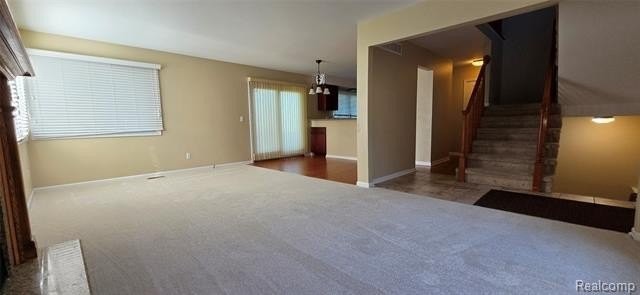 380 Huntington Ct - Photo 6 of 27