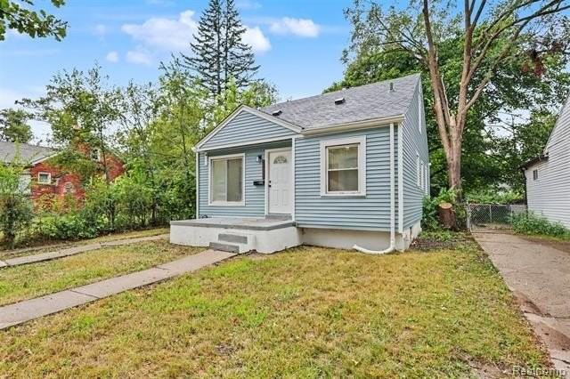 19341 Oakfield St - Photo 3 of 28