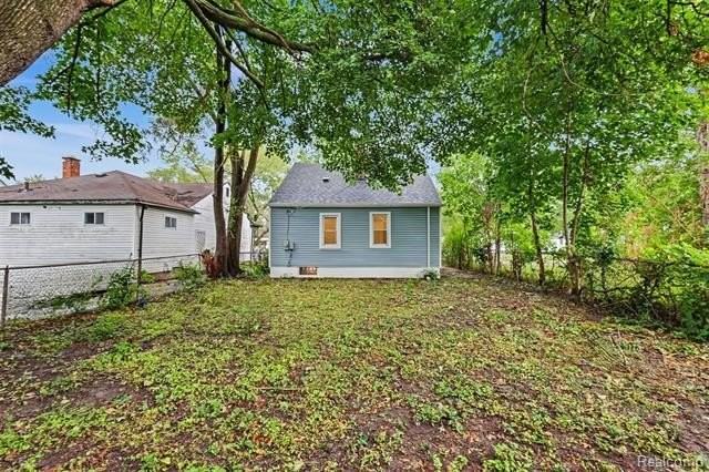 19341 Oakfield St - Photo 4 of 28