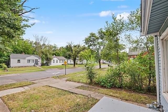 19341 Oakfield St - Photo 5 of 28