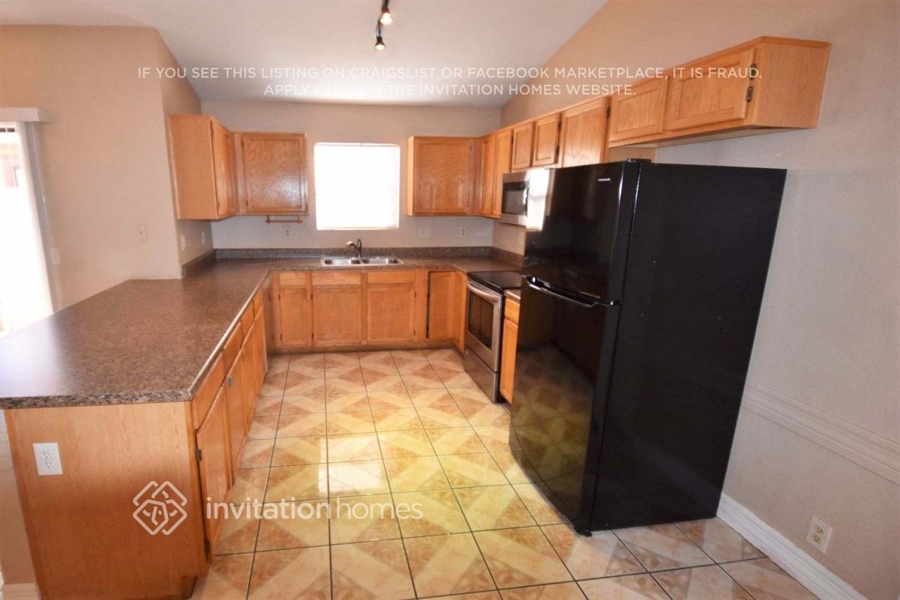 4037 N 88th Ln - Photo 3 of 13