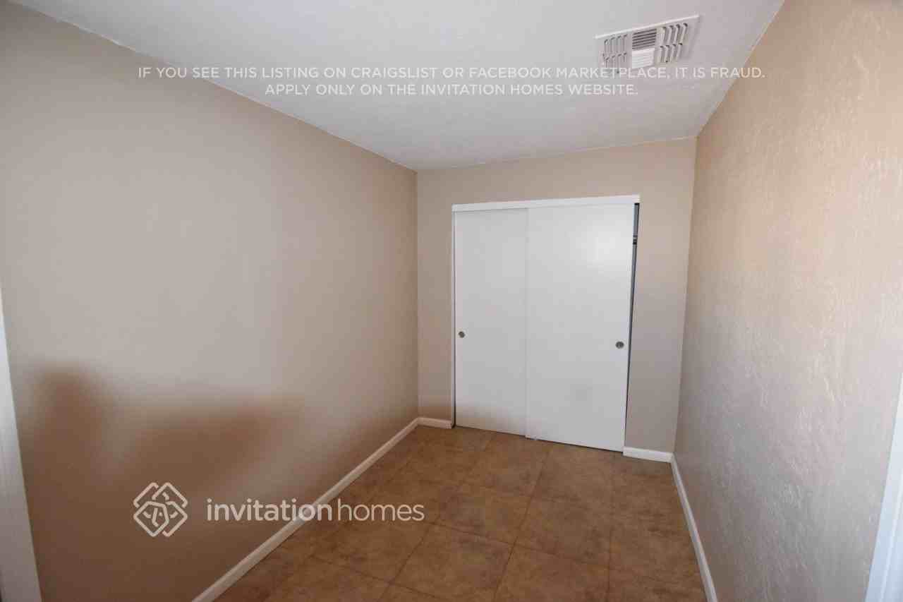 4037 N 88th Ln - Photo 4 of 13