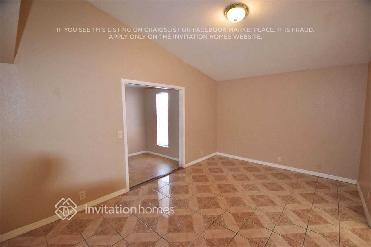 4037 N 88th Ln - Photo 5 of 13