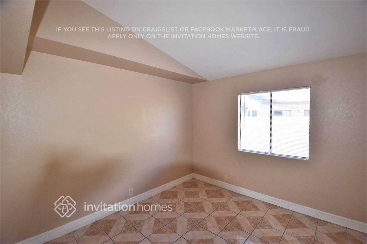 4037 N 88th Ln - Photo 6 of 13