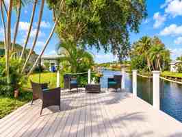 featured image of 231 Se Paradise Pl