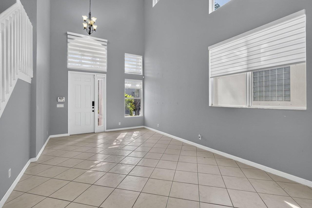7223 Ivy Crossing Ln - Photo 4 of 48
