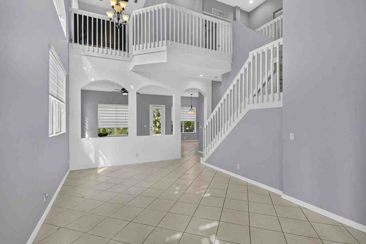 7223 Ivy Crossing Ln - Photo 5 of 48