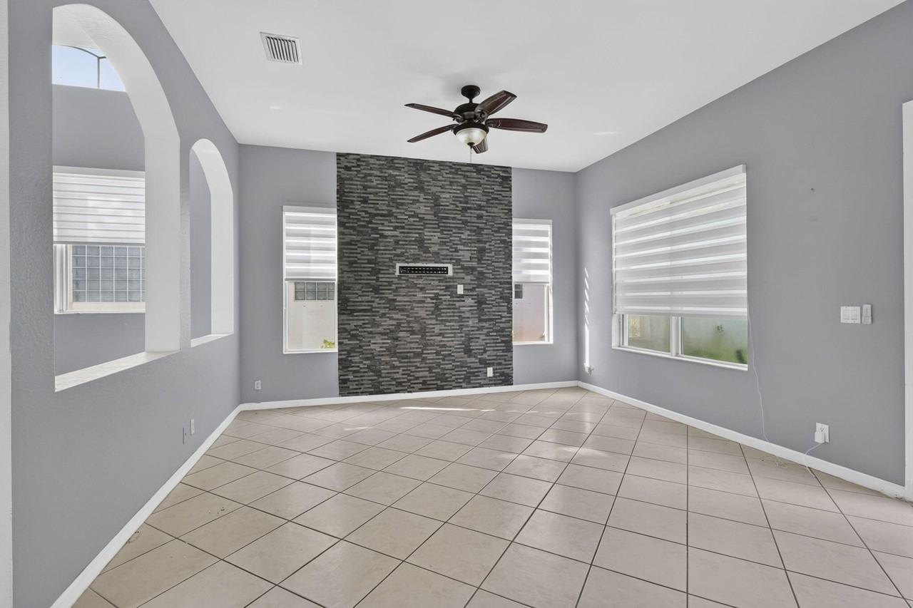 7223 Ivy Crossing Ln - Photo 7 of 48