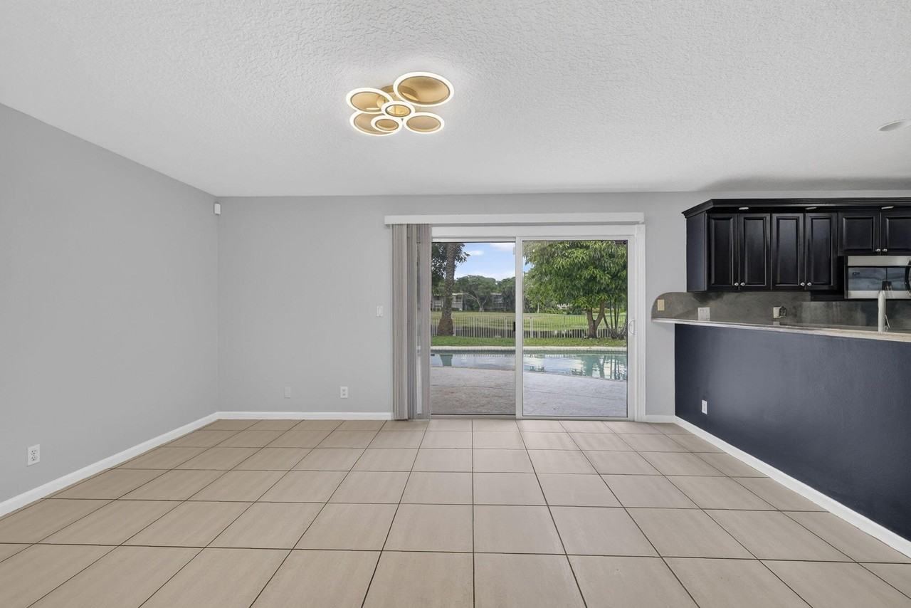1403 Banyan Cir - Photo 5 of 36