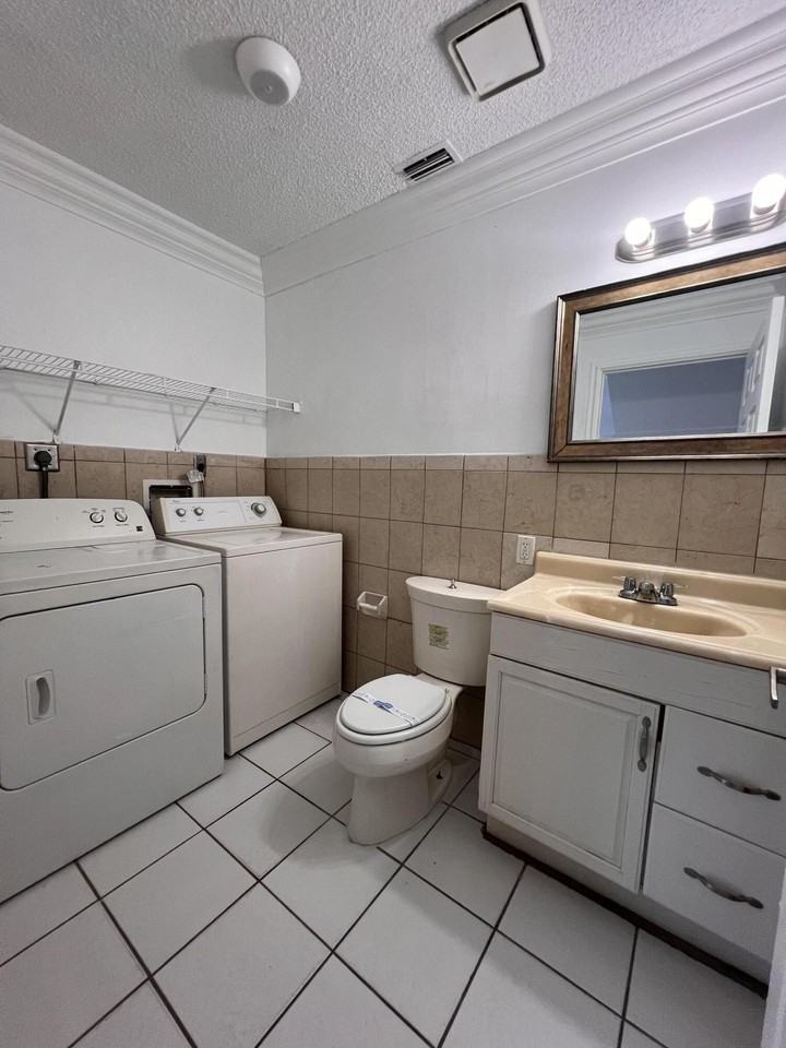 5403 Bayside Dr - Photo 6 of 35