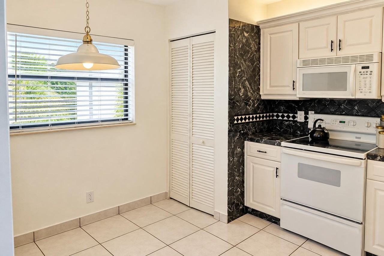 4409 Nw 22nd Rd #403 - Photo 2 of 25