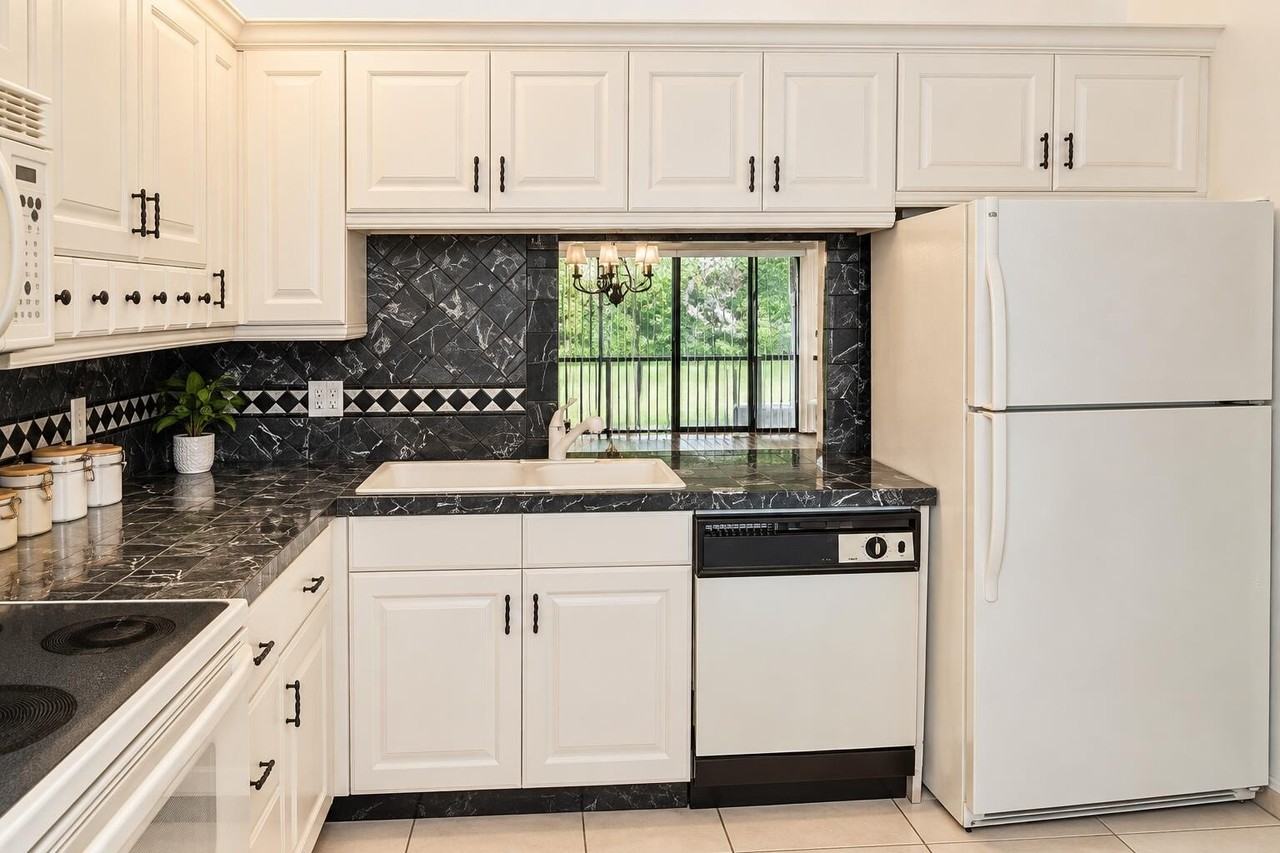 4409 Nw 22nd Rd #403 - Photo 3 of 25