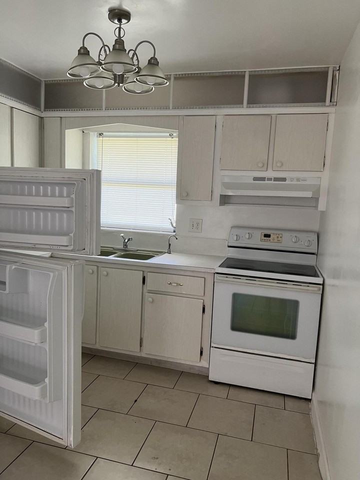 2640 Dudley Dr E #F - Photo 2 of 6