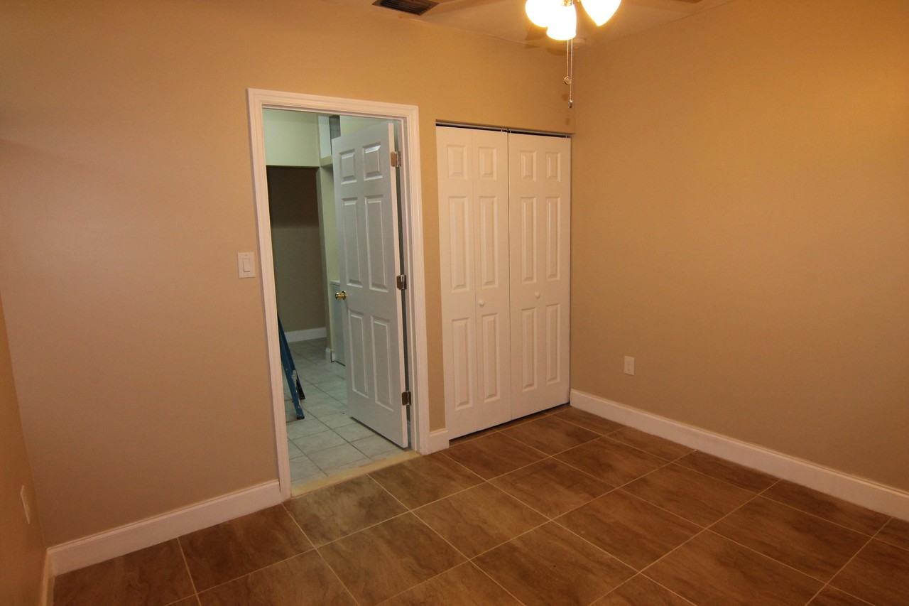 3500 Sw 4th St #A - Photo 2 of 9