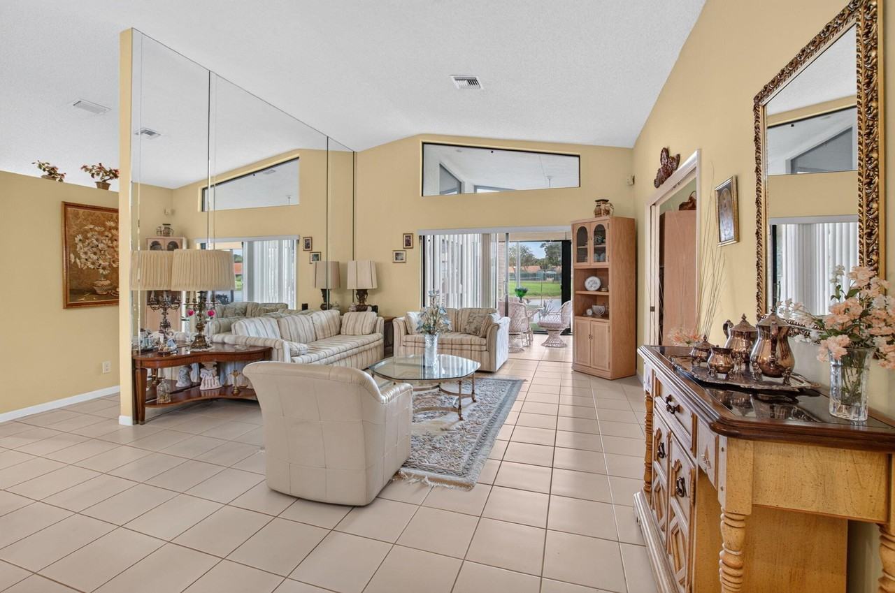 4831 Yardarm Ln - Photo 6 of 46