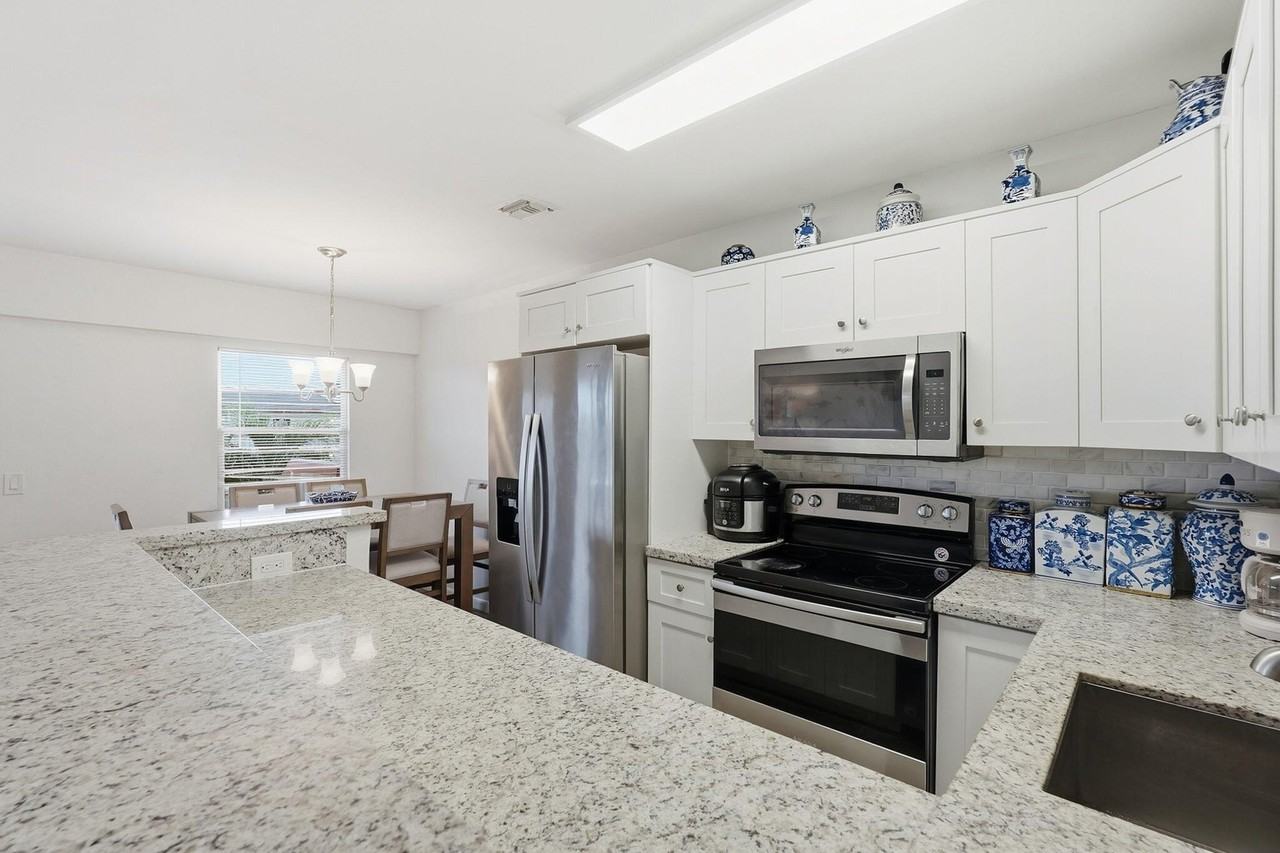 209 Brighton E - Photo 5 of 37