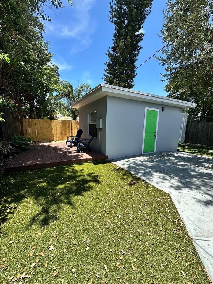 1075 Ne 32nd St #REAR - Photo 2 of 16