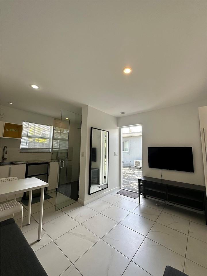 1075 Ne 32nd St #REAR - Photo 3 of 16