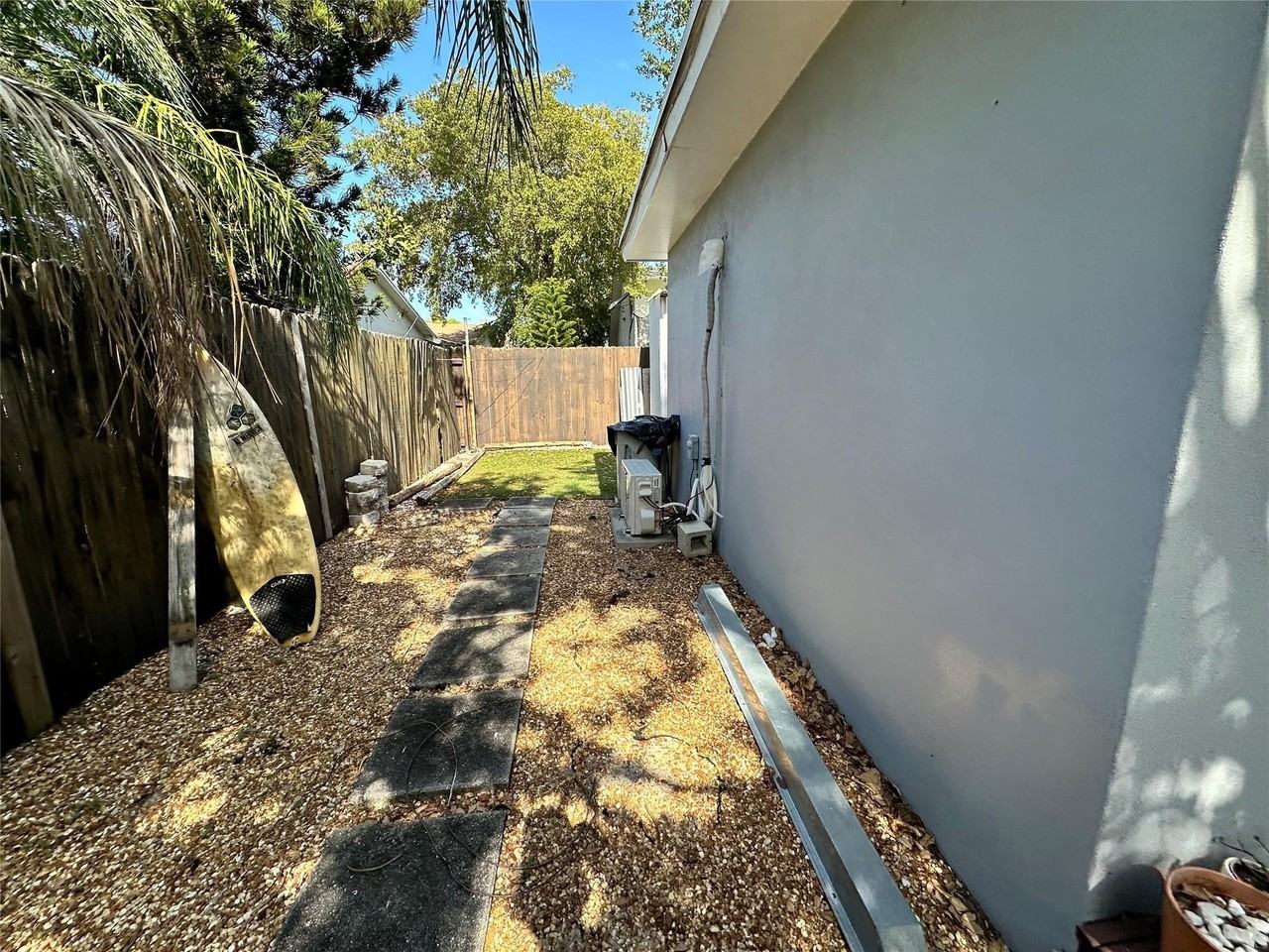 1075 Ne 32nd St #REAR - Photo 4 of 16
