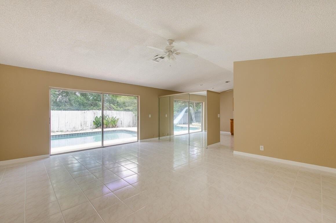10953 Winding Creek Ln - Photo 7 of 25