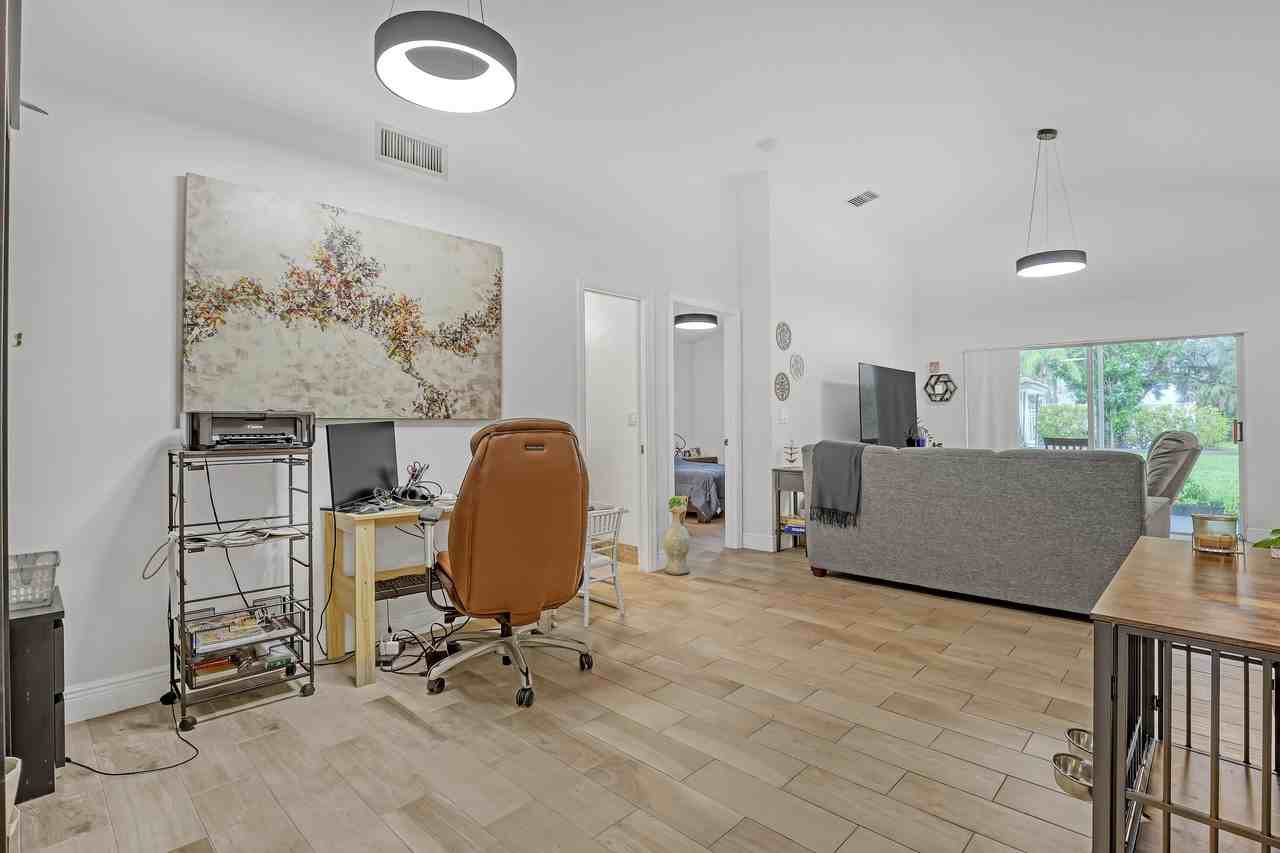1784 Barnstable Rd - Photo 6 of 42