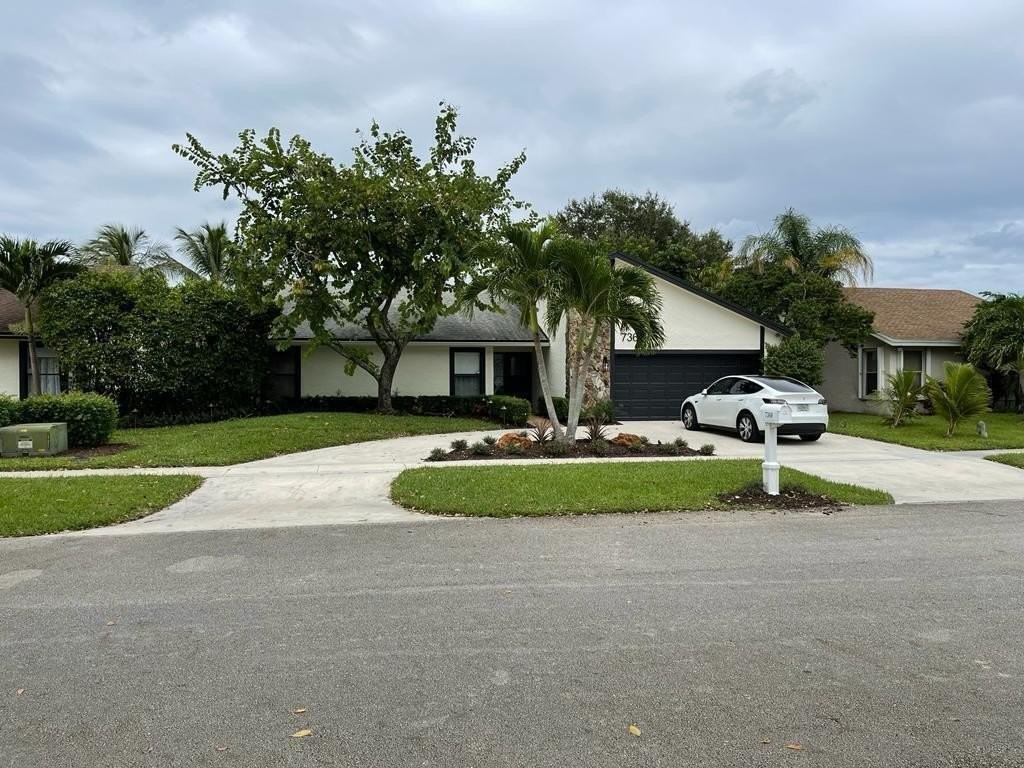 7360 San Sebastian Dr - Photo 2 of 27