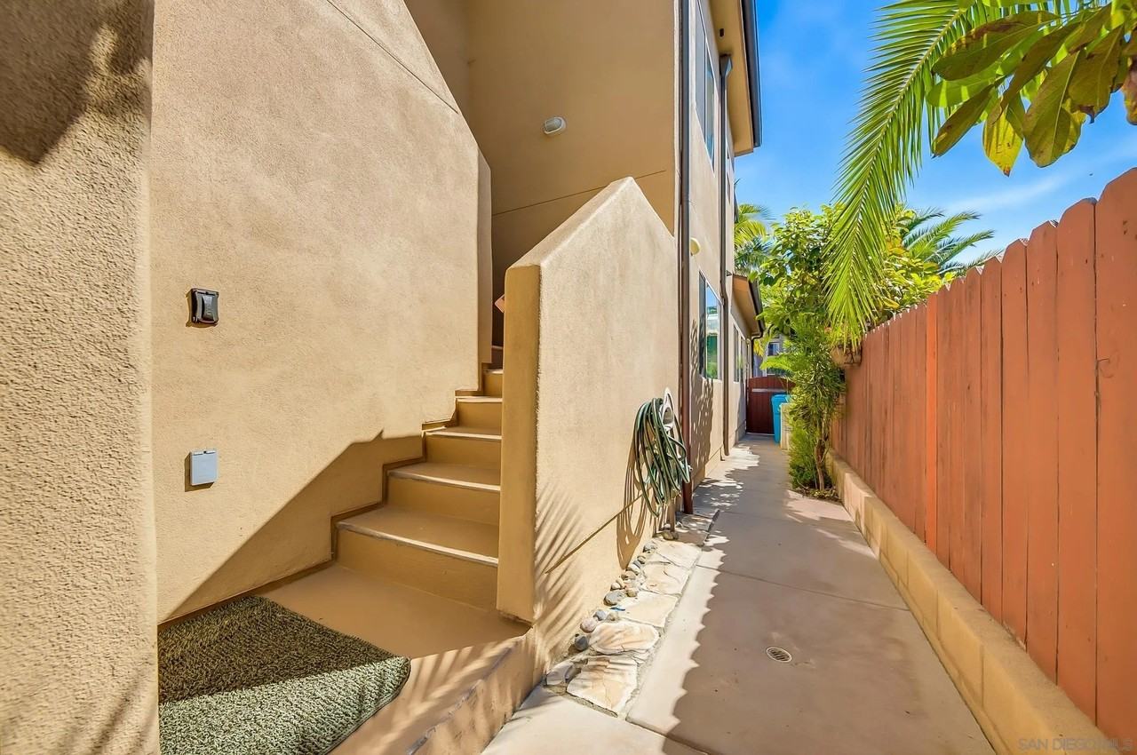 372 Playa Del Norte - Photo 2 of 37