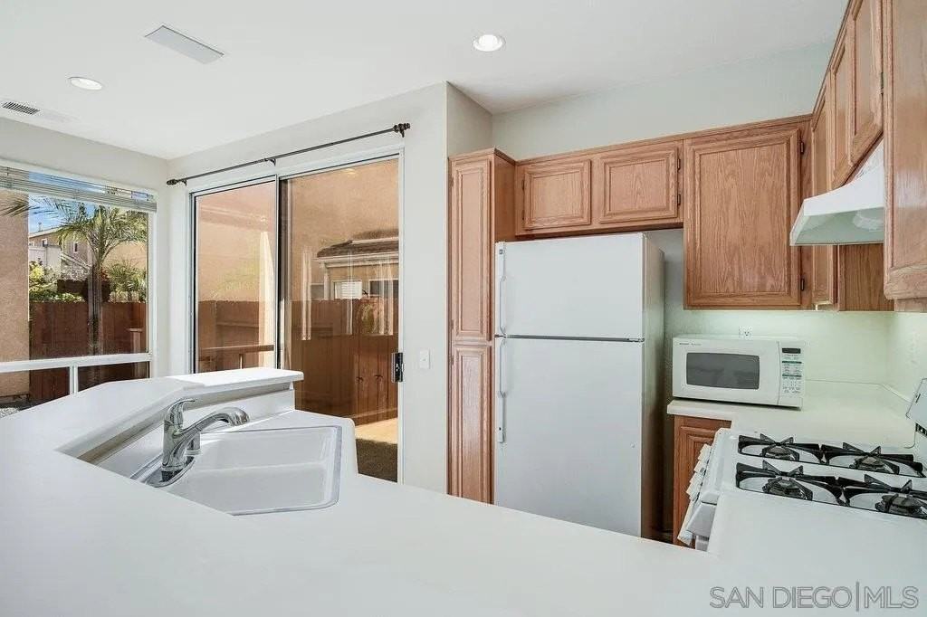 10961 Caminito Arcada - Photo 7 of 25