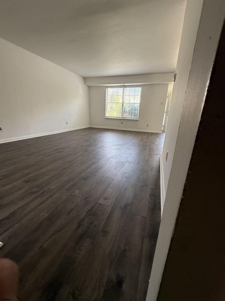 122 London Ct #122 - Photo 6 of 27