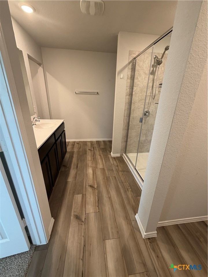 818 Mclellan Dr - Photo 4 of 15