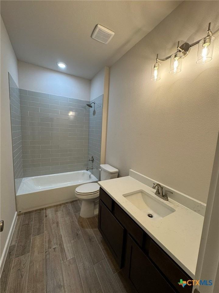 1029 Tabernacle St - Photo 3 of 9