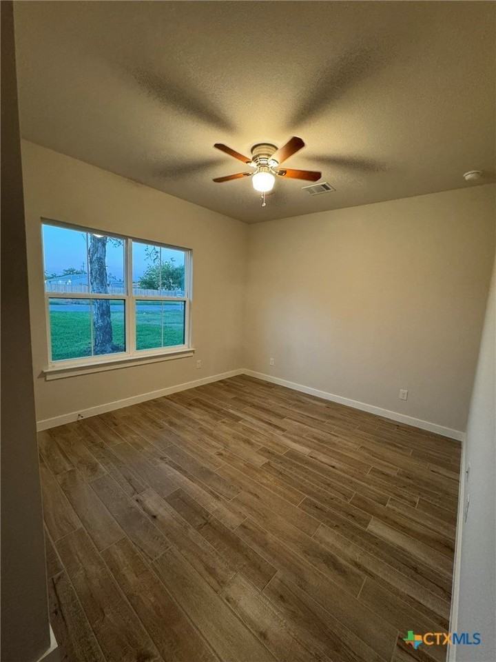 1029 Tabernacle St - Photo 4 of 9