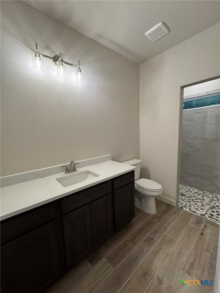 1029 Tabernacle St - Photo 6 of 9