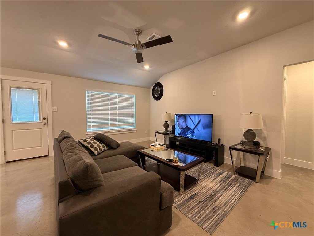 1055 Lexington Dr - Photo 2 of 15