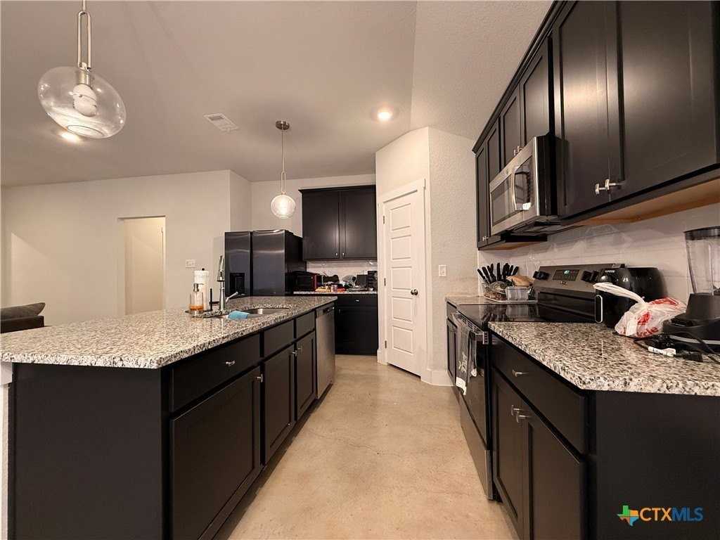 1055 Lexington Dr - Photo 5 of 15