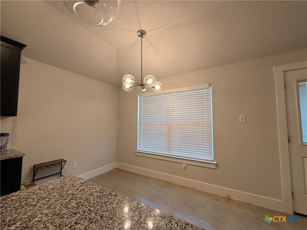 1055 Lexington Dr - Photo 6 of 15