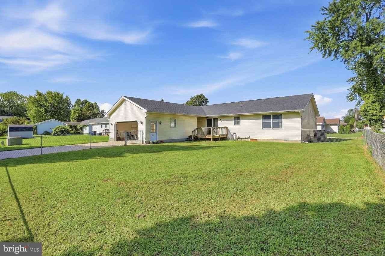 949 Janeka Ln - Photo 6 of 37