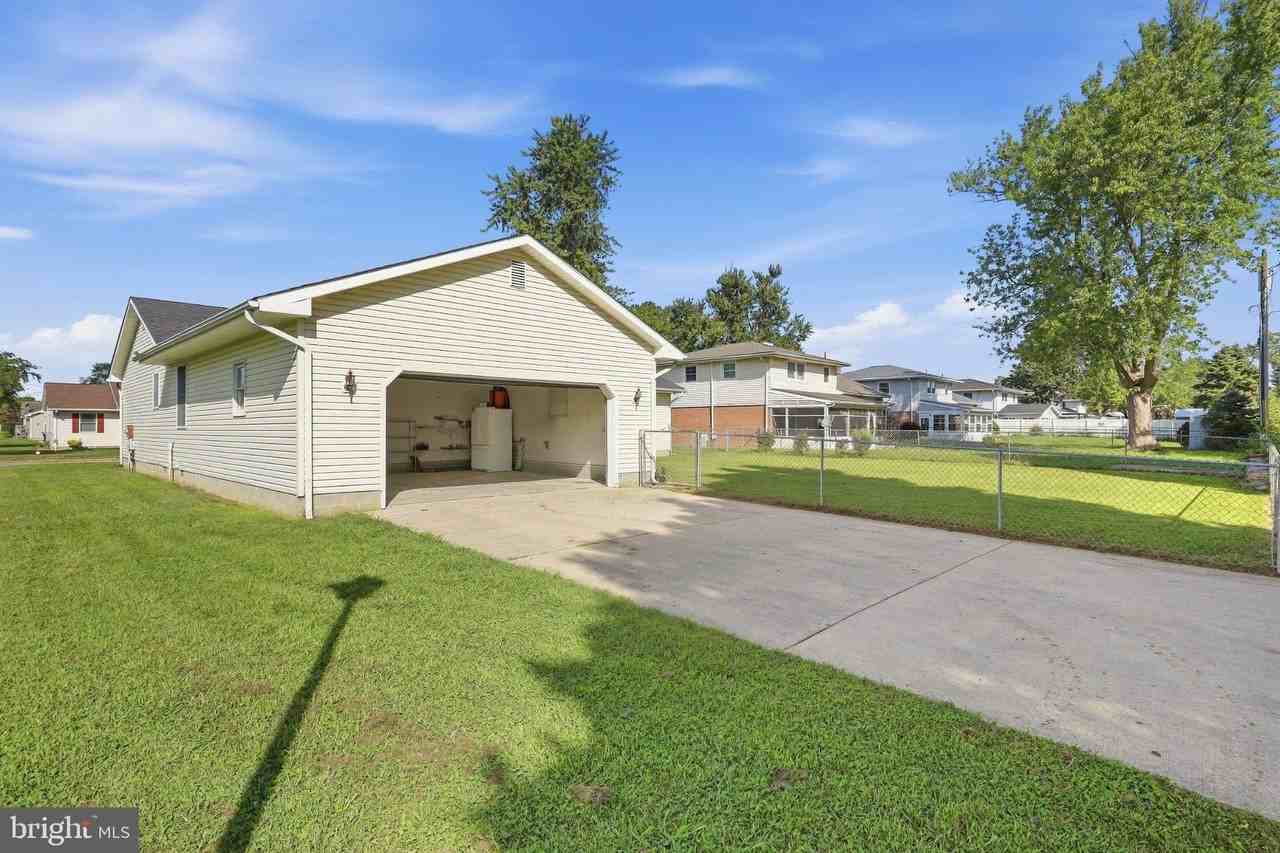949 Janeka Ln - Photo 7 of 37
