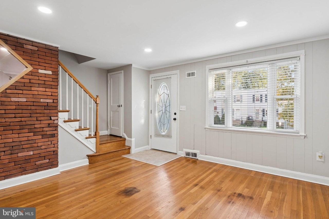 1716 Redwood Ave - Photo 6 of 34