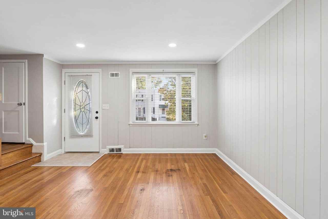 1716 Redwood Ave - Photo 7 of 34