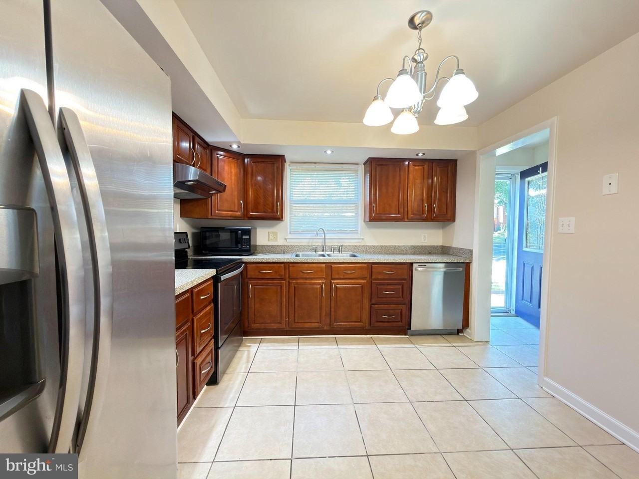 9322 Fitzharding Ln - Photo 4 of 20