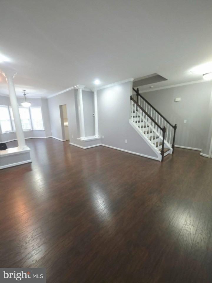 3218 Guilford Dr - Photo 6 of 50